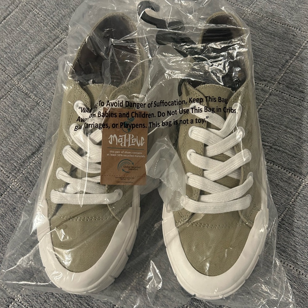 NWT MadPaw Canvas Shoe